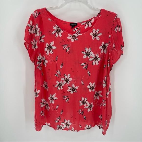 Torrid Size 2 2X Pink Floral Shirt Plus Short Sleeves Ruffled Split Back Rayon - Picture 2 of 10